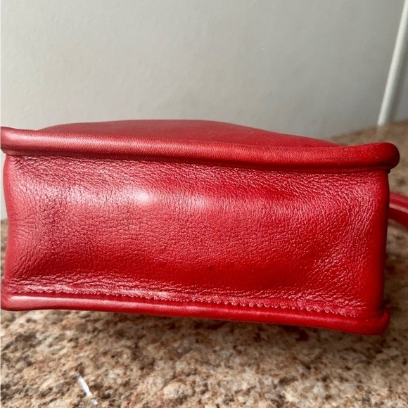 Red Vintage Coach Crossbody - Picture 4 of 9